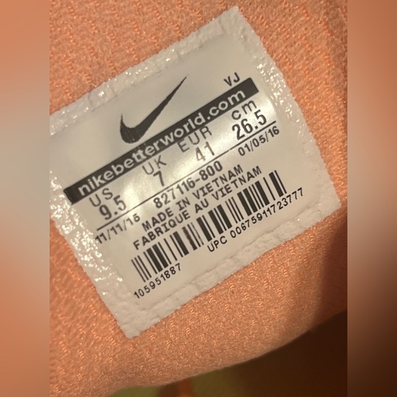 Women’s cute Nike running shoes - Picture 6 of 6